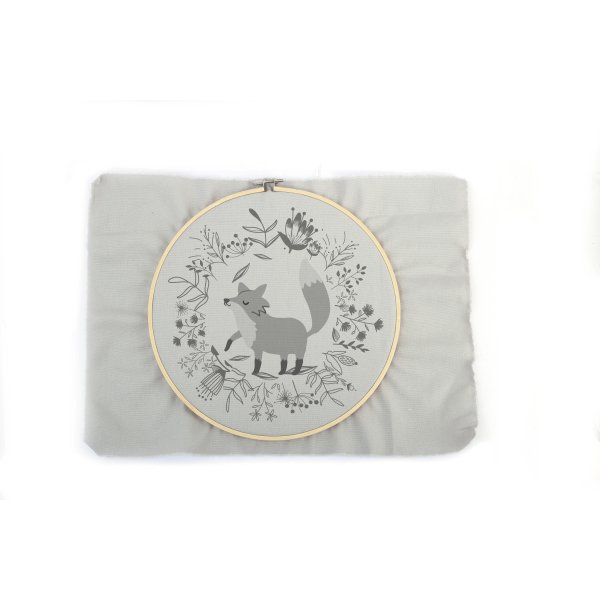 Broderikit med r�vmotiv