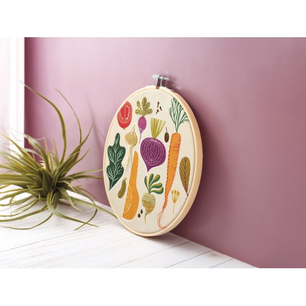 Broderikit grönsaksland med ram Ø20 cm Broderikit grönsaksland med ram Ø20 cm