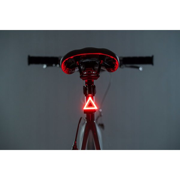 Baklampa cykel LED triangelform 7 lägen USB Baklampa cykel LED triangelform 7 lägen USB