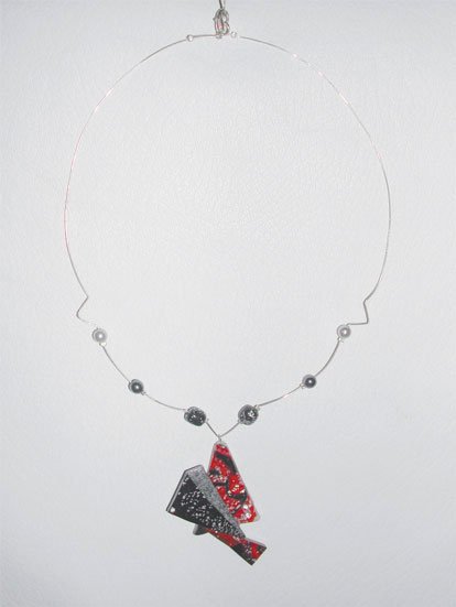 Halsband med minnestråd, 5 varv Halsband med minnestråd, 5 varv