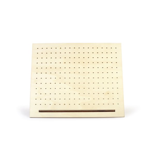 Smyckesh�llare i tr� med h�l 30 x 25 cm
