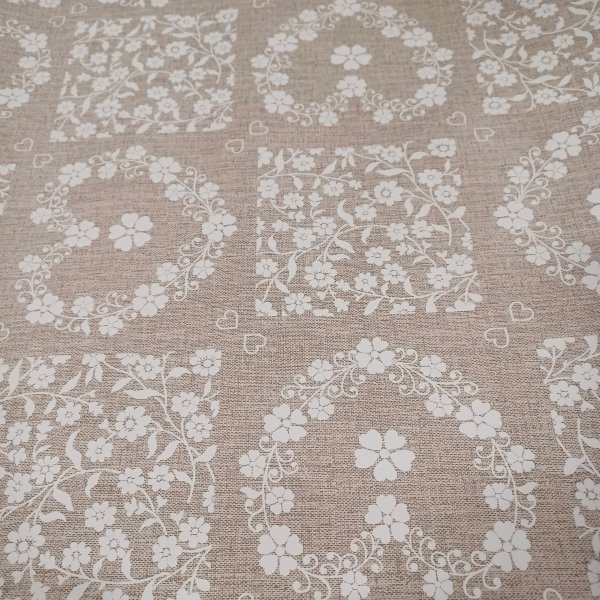 Vaxduk PVC rutig hj�rtblomning i beige 140 cm