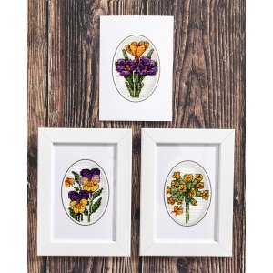 Broderisett vårblomsterkort 6x9 cm - 3-pakning Broderisett vårblomsterkort 6x9 cm - 3-pakning
