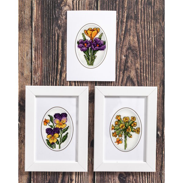 Broderisett vårblomsterkort 6x9 cm - 3-pakning Broderisett vårblomsterkort 6x9 cm - 3-pakning