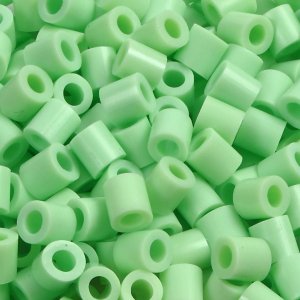 Rörpärlor NABBI medium 5x5 mm Pastellgrön 1100 st Rörpärlor NABBI medium 5x5 mm Pastellgrön 1100 st