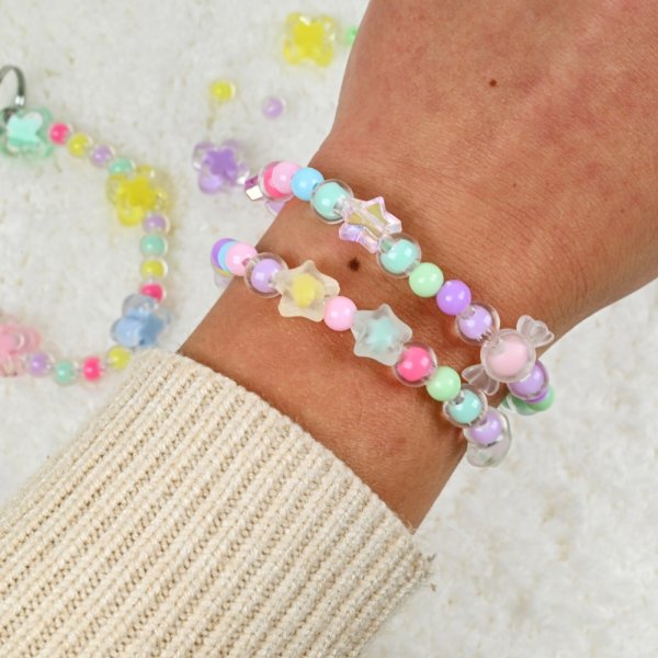 P�rlset armband och nyckelring mixade f�rger - g�r egna