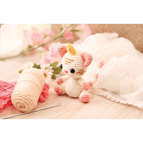 Virkningskit för amigurumi, enhörningskatt 15 cm Virkningskit för amigurumi, enhörningskatt 15 cm
