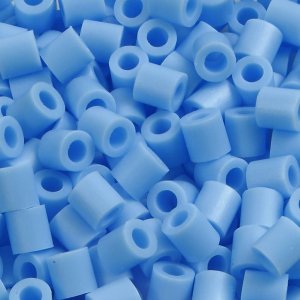 Rörpärlor NABBI medium 5x5 mm Pastellblå 6000 st Rörpärlor NABBI medium 5x5 mm Pastellblå 6000 st
