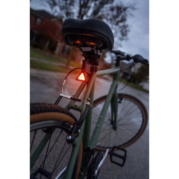 Baklampa cykel LED triangelform 7 lägen USB Baklampa cykel LED triangelform 7 lägen USB