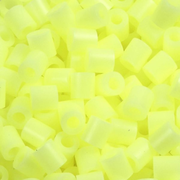 Rörpärlor NABBI medium 5x5 mm Pastellgul 6000 st Rörpärlor NABBI medium 5x5 mm Pastellgul 6000 st