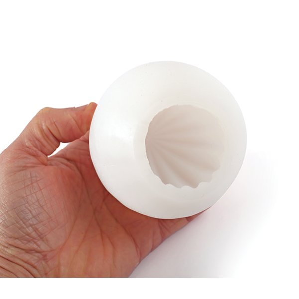 Ljusform i silikon - R�fflad kula � 8,6 cm