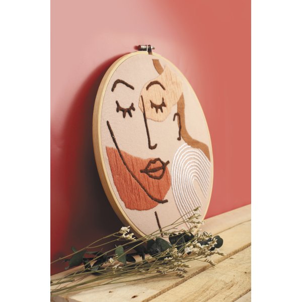 Broderikit med linjekonstmotiv Broderikit med linjekonstmotiv