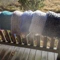 Kundbild DROPS Brushed Alpaca Silk garn - 25g - Skogsgrön (11): Stickade sjalar i Drops Brushed...